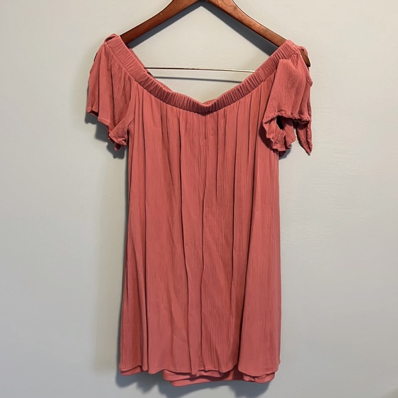 Off the shoulder mauve mini dress with ties and keyhole at top of sleeve. - Picture 3 of 5